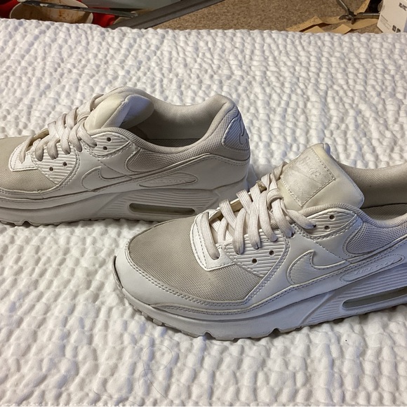 Nike Air Max 90 Triple White Women's Size 10 DH8010-100 $60 - Picture 3 of 7